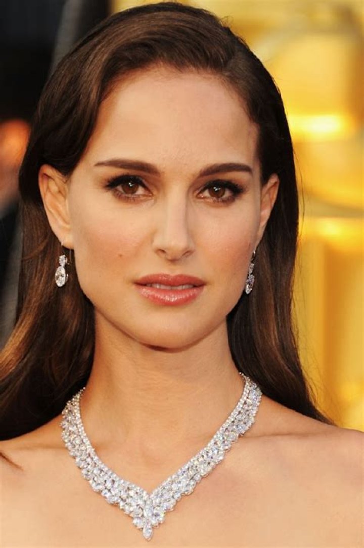 
Angie Christina Height, Weight, Net Worth, Age, Birthday, Wikipedia, Who, Nationality, Biography 