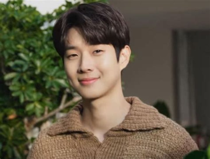 
Choi Woo Shik Height, Weight, Net Worth, Age, Birthday, Wikipedia, Who, Nationality, Biography 