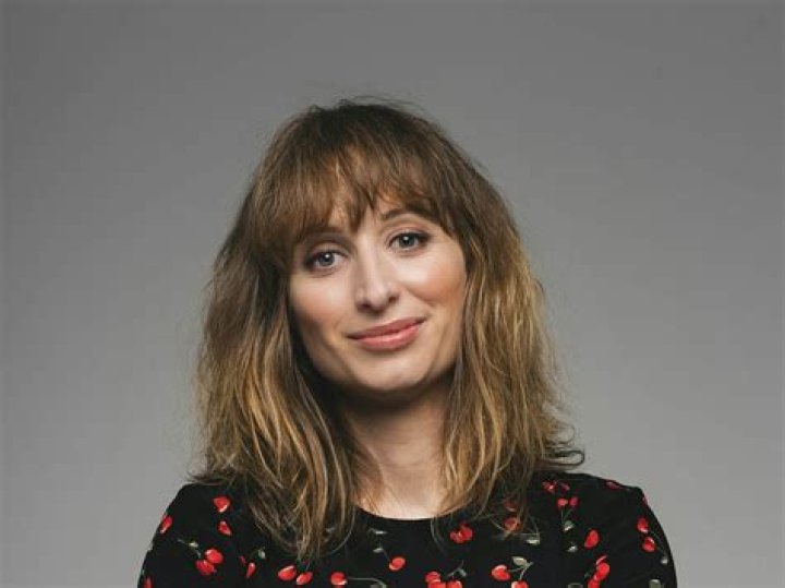 
Isy Suttie Height, Weight, Net Worth, Age, Birthday, Wikipedia, Who, Nationality, Biography 