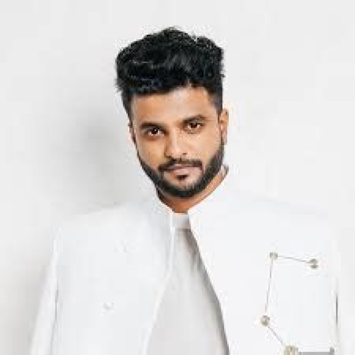 Neeraj Madhav Height, Weight, Net Worth, Age, Birthday, Wikipedia, Who, Instagram, Biography