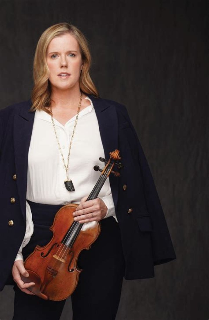 
When did Taylor Davis start playing Violin? 