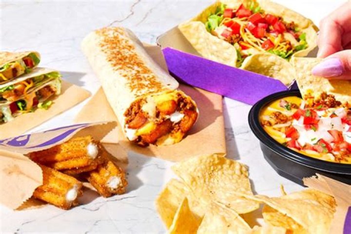 
Which food items are available in Taco Bell’s Meal for 2 and Meal for 4 deals? 