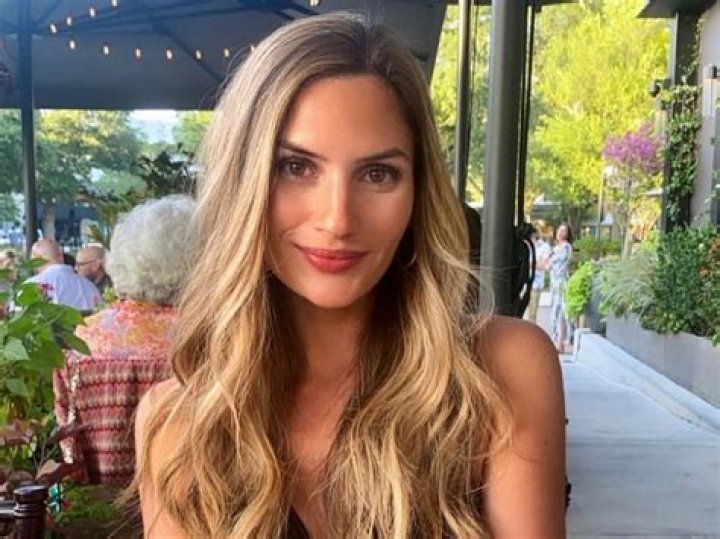 
Why are The Bachelor fans slamming Kat for kissing Zach before his one-on-one date in Episode 6? 
