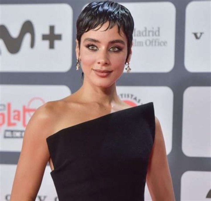 Yazmin Esmeralda Height, Weight, Net Worth, Age, Birthday, Wikipedia, Who, Instagram, Biography